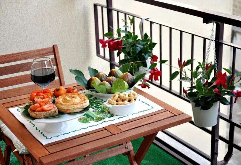 اتاق استاندارد چهارنفره با بالکن, Kalurya