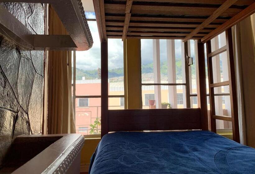 تختخواب در اتاق مشترک, Community Hostel Quito