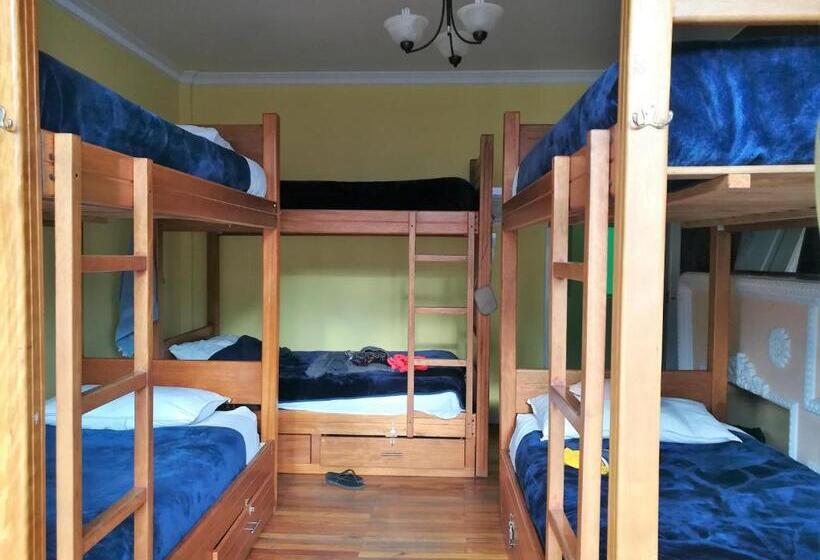 تختخواب در اتاق مشترک, Community Hostel Quito