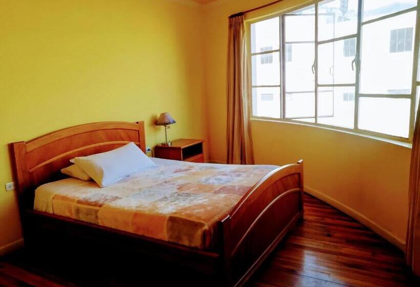 اتاق لوکس, Community Hostel Quito