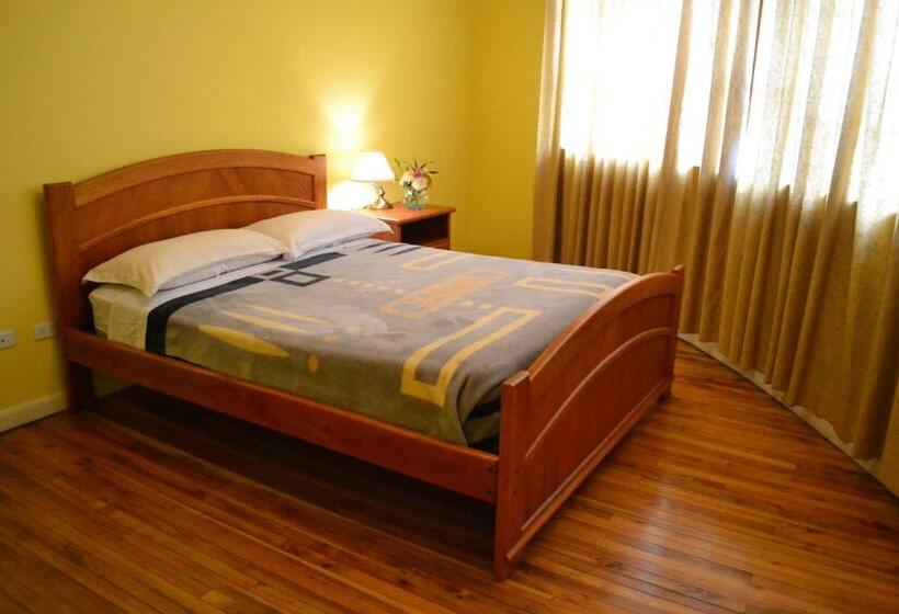 اتاق لوکس, Community Hostel Quito