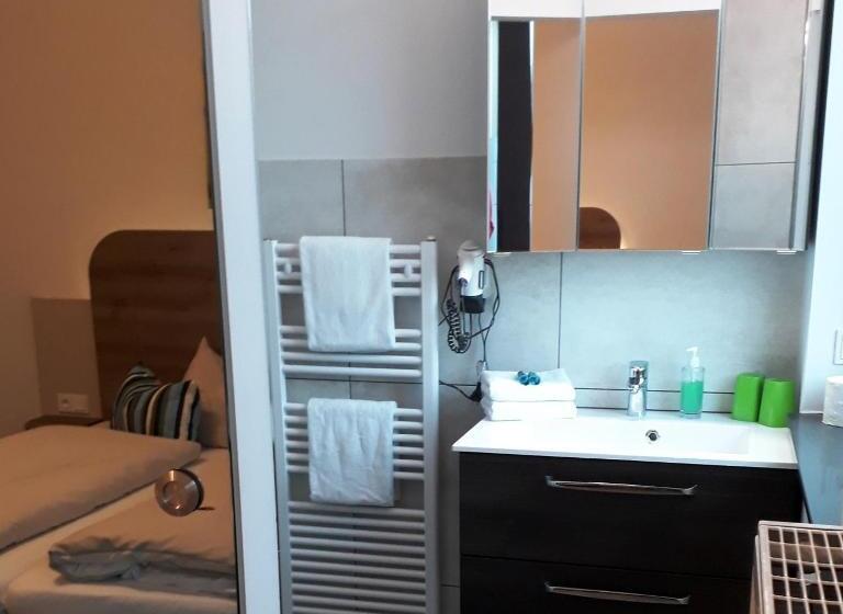 غرفة قياسية, M24 Alle Zimmer Mit Küchenzeile