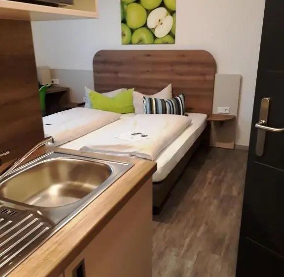 スタンダードルーム, M24 Alle Zimmer Mit Küchenzeile