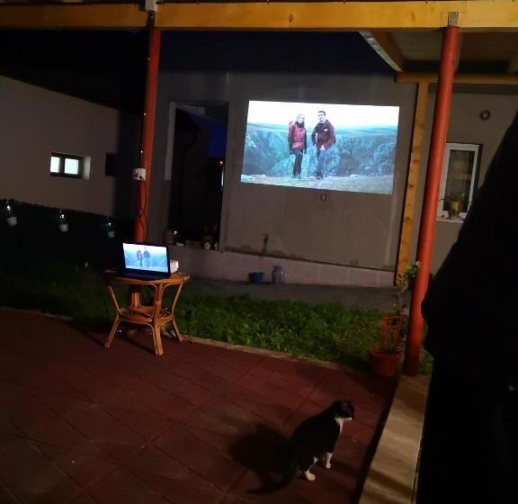 غرفة قياسية, Noira House