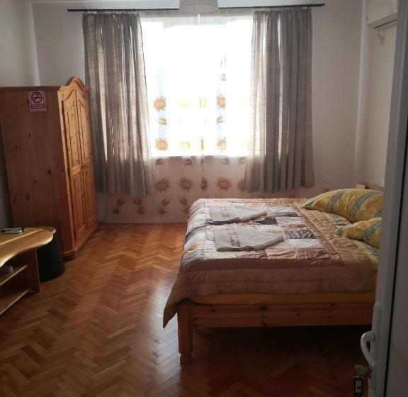 غرفة قياسية, Noira House