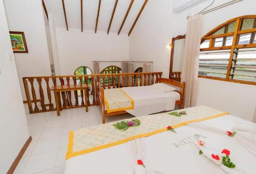 اتاق استاندارد سه نفره, Romance Bungalows