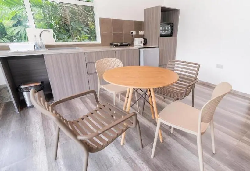 اتاق استاندارد با بالکن و چشمانداز دریا, Romance Bungalows