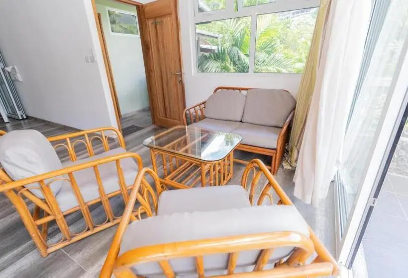 اتاق استاندارد با بالکن و چشمانداز دریا, Romance Bungalows