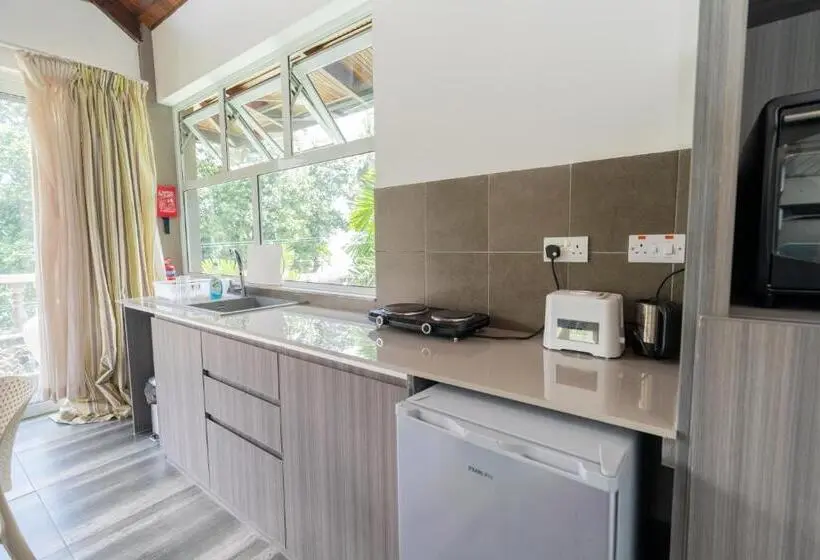 اتاق استاندارد با بالکن و چشمانداز دریا, Romance Bungalows