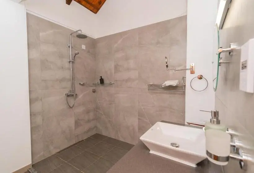 اتاق استاندارد با بالکن و چشمانداز دریا, Romance Bungalows