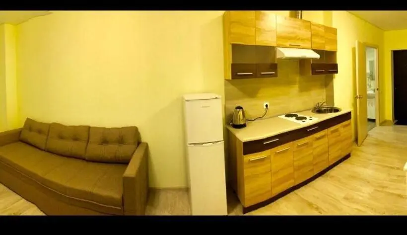 استودیوی سوپریور, Mega City