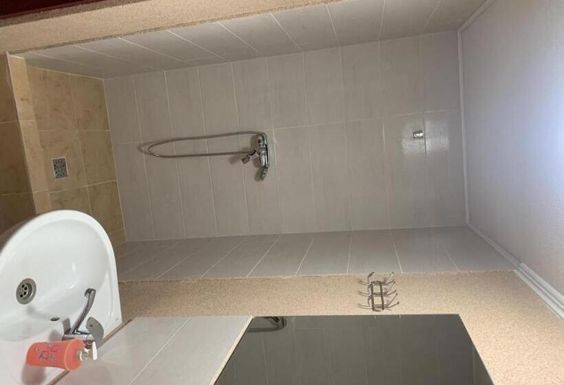 Standard Kolmen Hengen Huone, Mega City