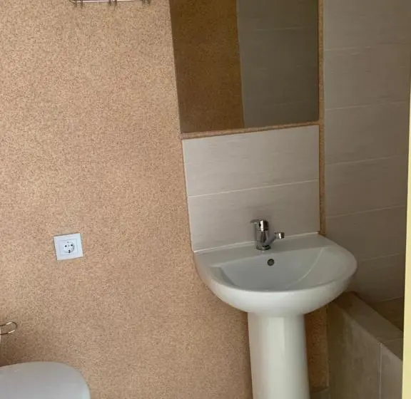 اتاق استاندارد چهار تخته, Mega City
