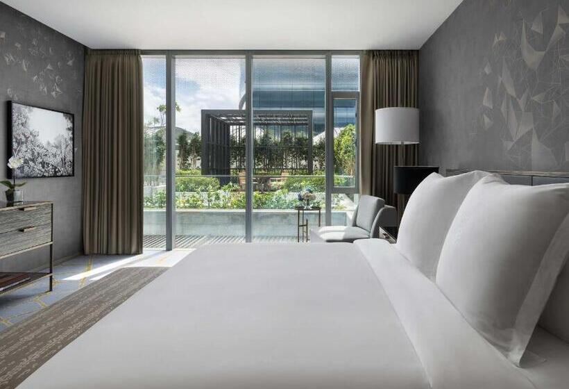 디럭스 스위트, Four Seasons Hotel Bengaluru At Embassy One