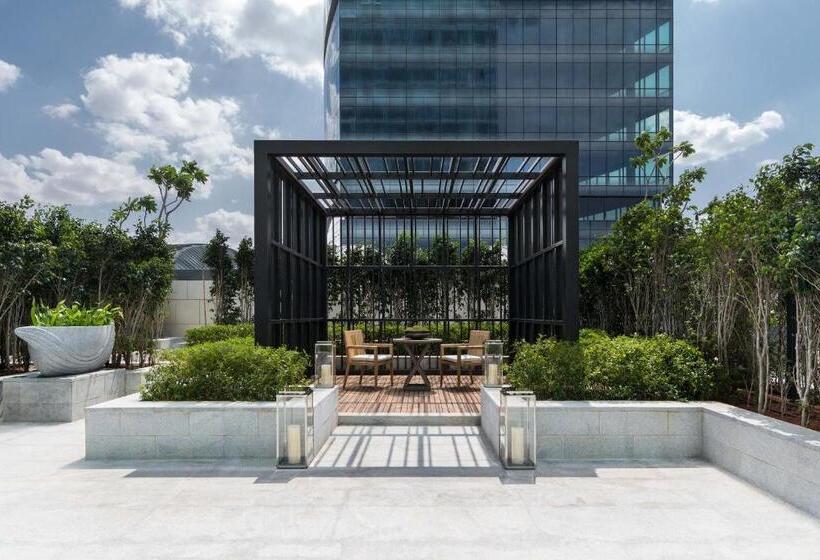 디럭스 스위트, Four Seasons Hotel Bengaluru At Embassy One