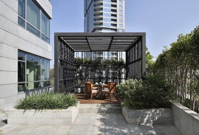 디럭스 스위트, Four Seasons Hotel Bengaluru At Embassy One