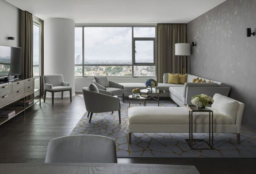 디럭스 스위트, Four Seasons Hotel Bengaluru At Embassy One