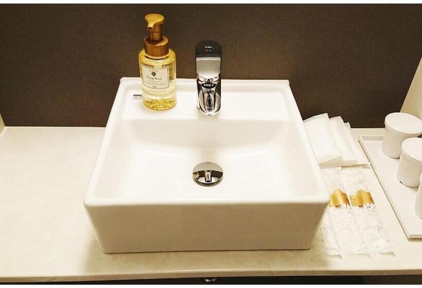 חדר סטנדרט לשלושה, Lantana Osaka