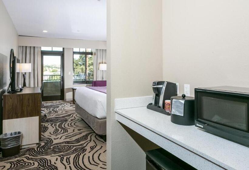 חדר סטנדרט עם מרפסת, Siri Downtown  Paso Robles