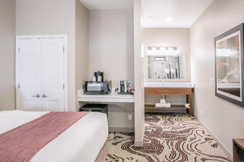 חדר סטנדרט, מיטת קינג, מותאם לאדם עם מוגבלויות, Siri Downtown  Paso Robles