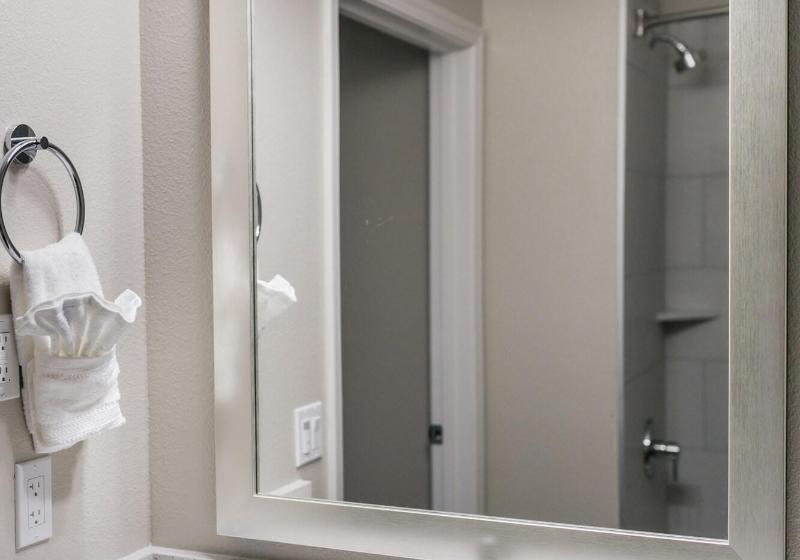 חדר סטנדרט, מיטת קינג, מותאם לאדם עם מוגבלויות, Siri Downtown  Paso Robles