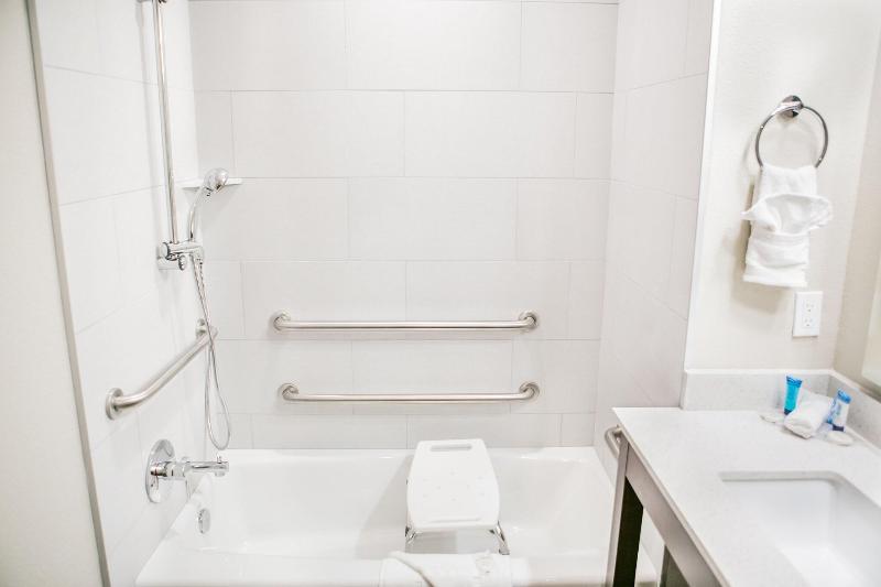 חדר סטנדרט, מיטת קינג, מותאם לאדם עם מוגבלויות, Siri Downtown  Paso Robles