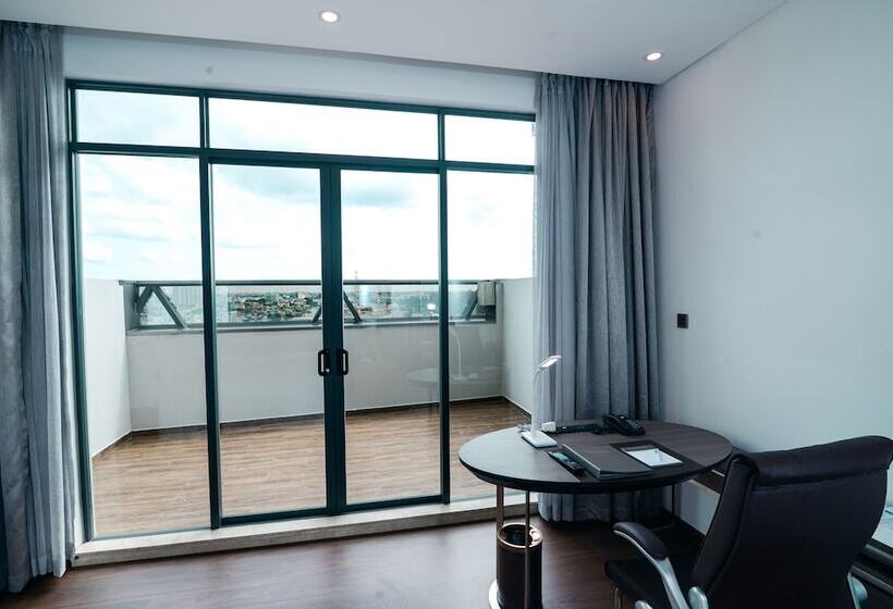 اتاق پرمیوم, The Mira Central Park