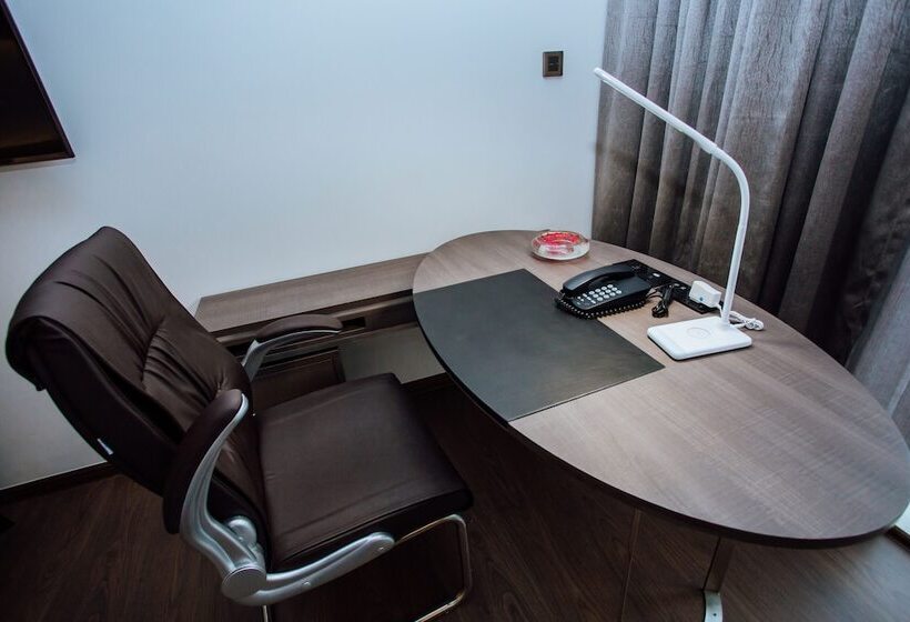 اتاق پرمیوم, The Mira Central Park