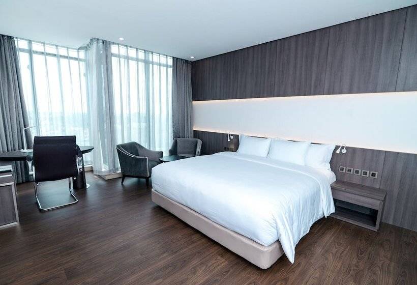 اتاق دلوکس با تخت کینگ و چشمانداز شهر, The Mira Central Park