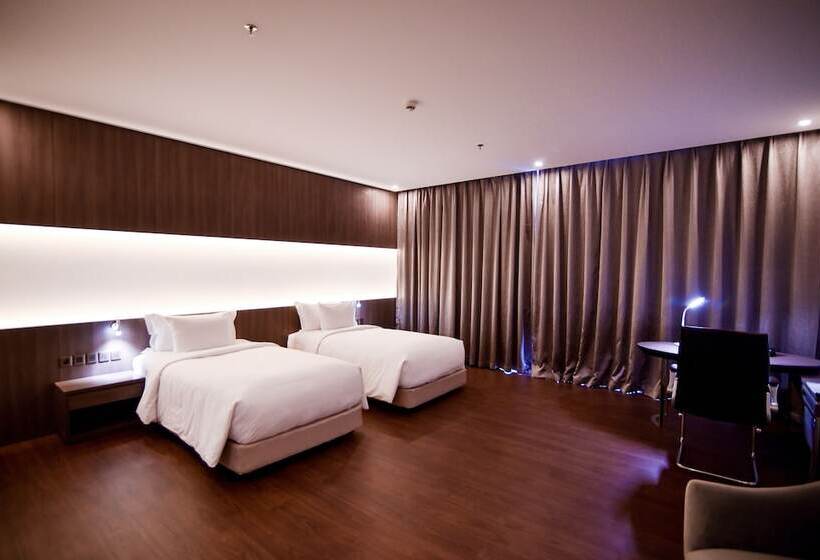 اتاق لوکس با چشمانداز شهر, The Mira Central Park