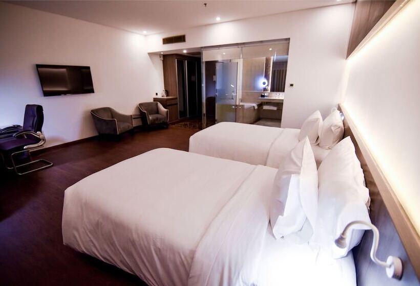 اتاق لوکس با چشمانداز شهر, The Mira Central Park