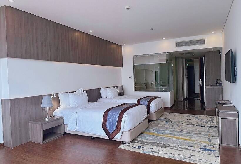 اتاق پرمیوم, The Mira Central Park