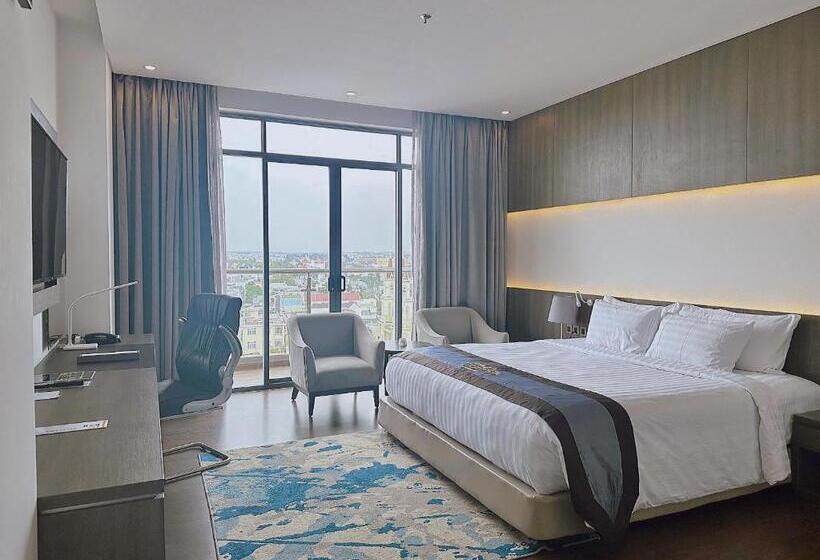 اتاق پرمیوم, The Mira Central Park