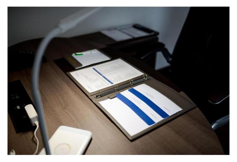 اتاق دلوکس با تخت کینگ و چشمانداز شهر, The Mira Central Park