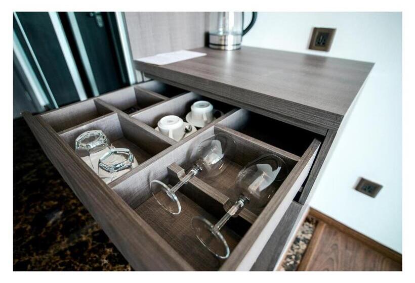 اتاق دلوکس با تخت کینگ و چشمانداز شهر, The Mira Central Park