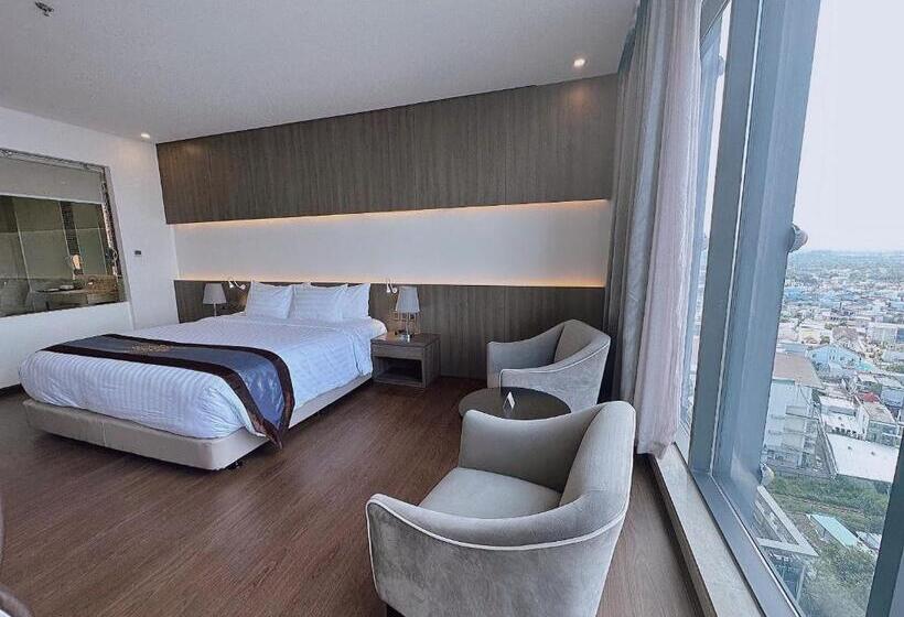 اتاق دلوکس با تخت کینگ و چشمانداز شهر, The Mira Central Park