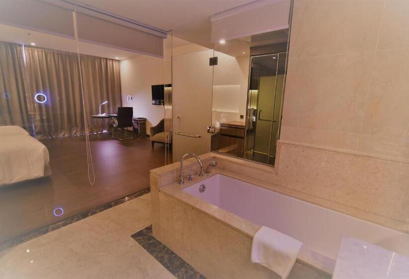 اتاق لوکس با چشمانداز شهر, The Mira Central Park