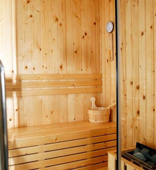 مجموعه ویستا شهر, The Mira Central Park