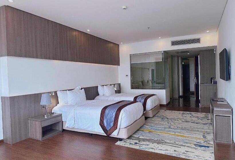 اتاق پرمیوم, The Mira Central Park