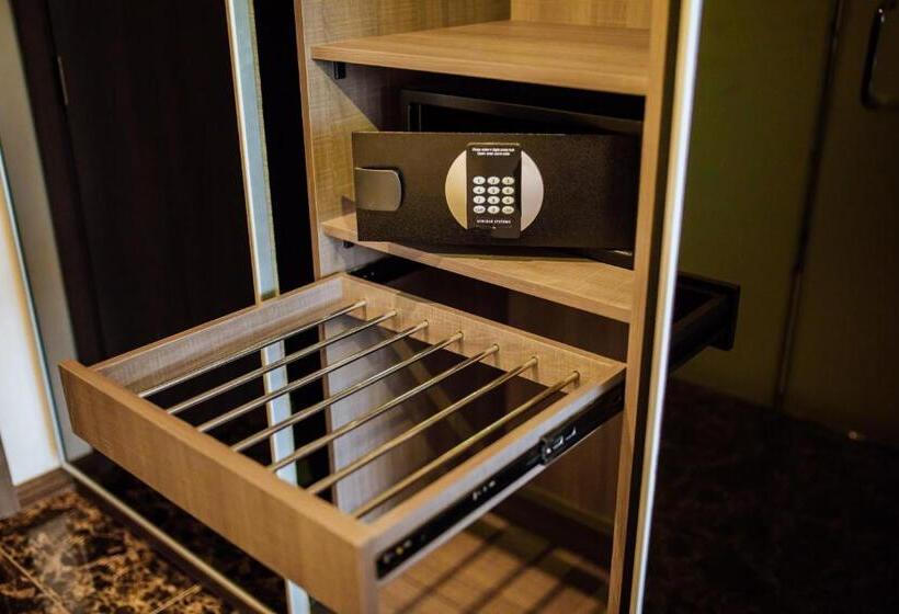 مجموعه ویستا شهر, The Mira Central Park