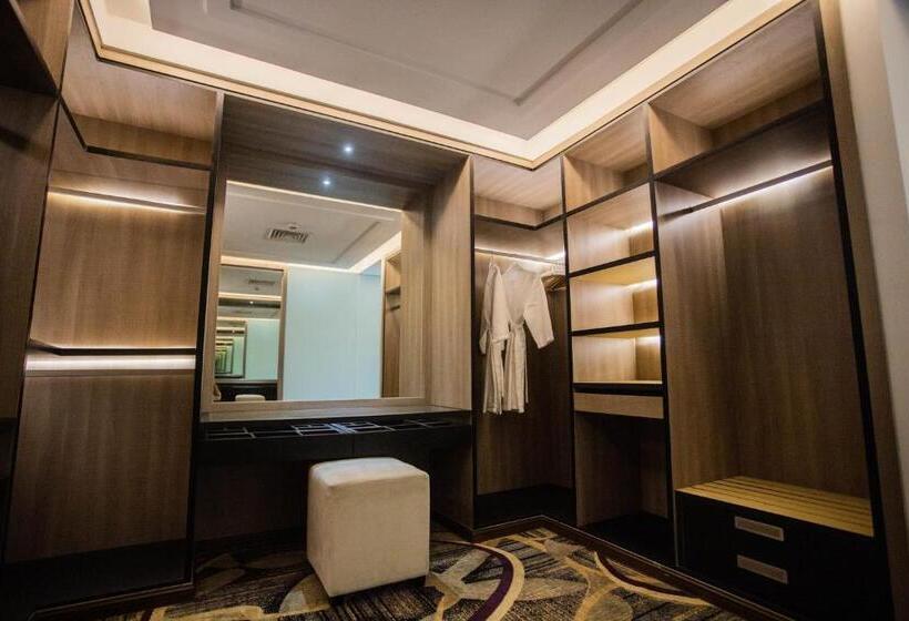 مجموعه ویستا شهر, The Mira Central Park