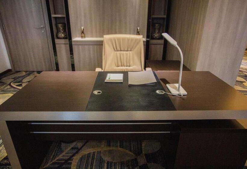 مجموعه ویستا شهر, The Mira Central Park