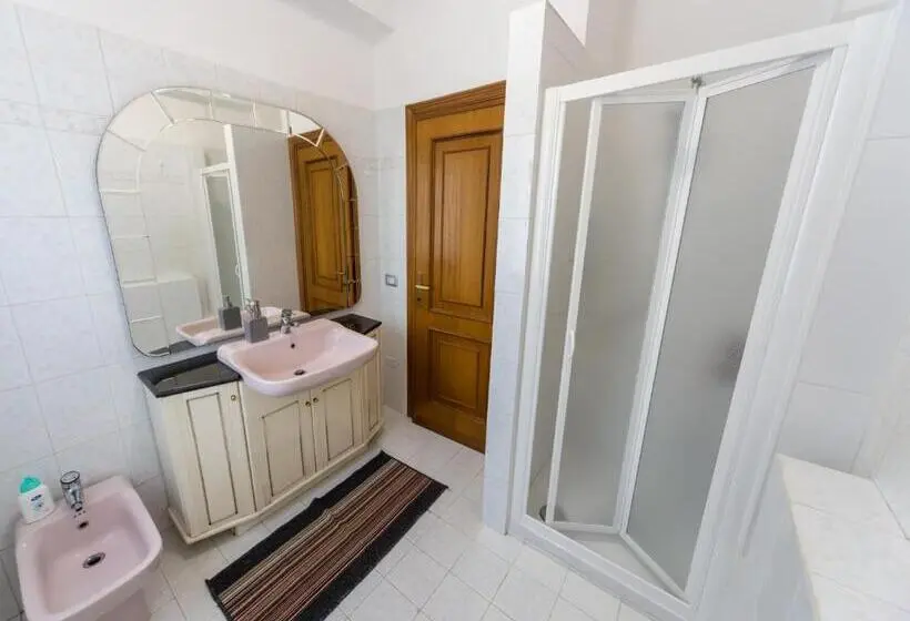 Standardzimmer Geteiltes Bad, 32