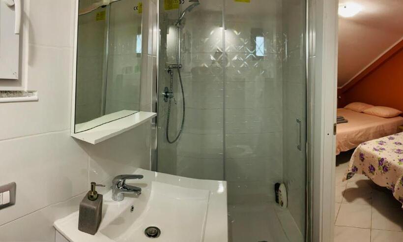 带大床的豪华间, 32