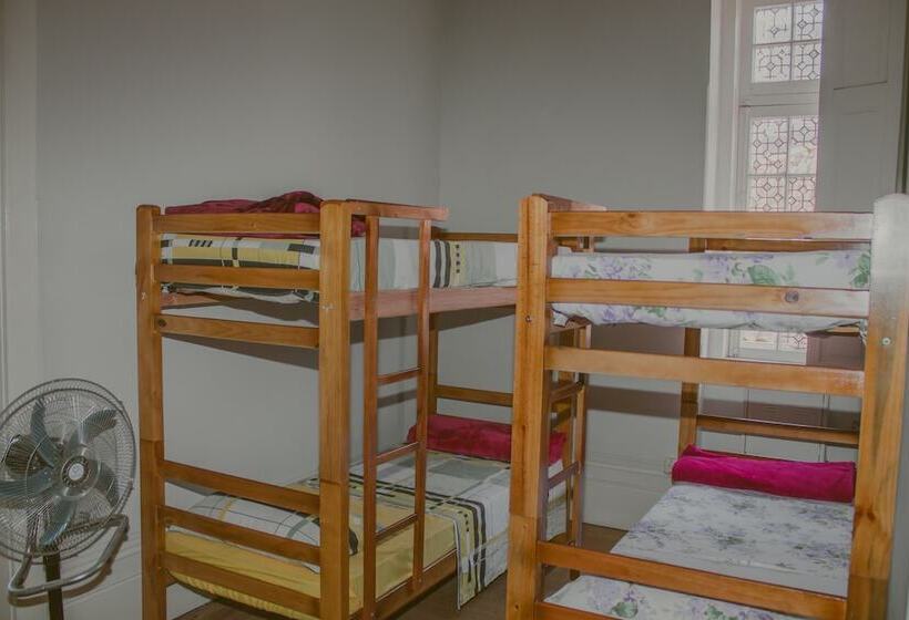 اتاق خانوادگی, Vila Santa Eulalia Hostel