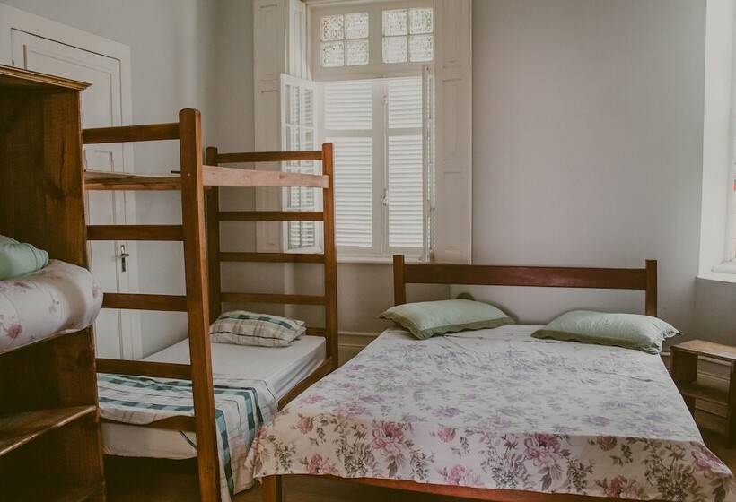 اتاق خانوادگی, Vila Santa Eulalia Hostel