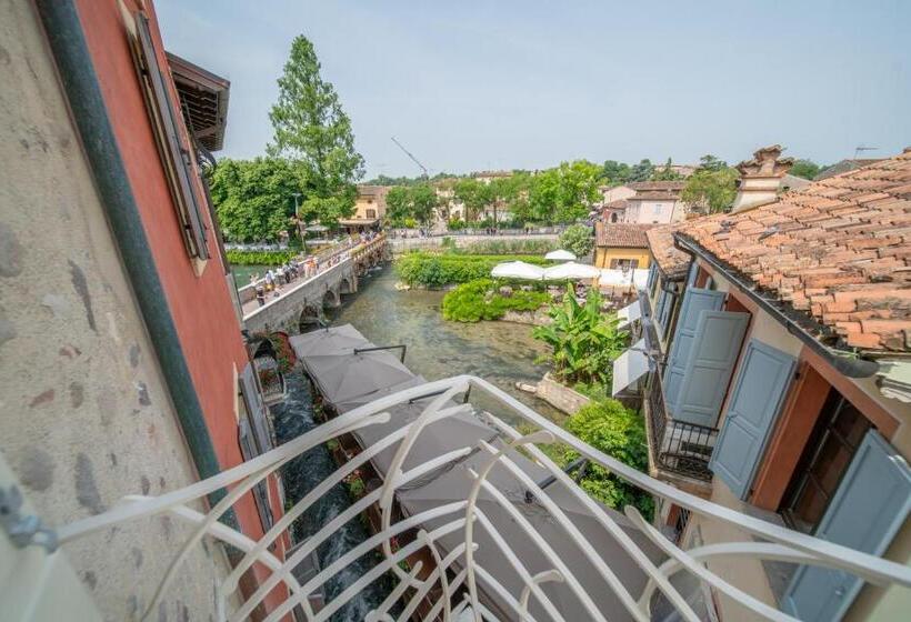 디럭스 스위트, Regia Rosetta