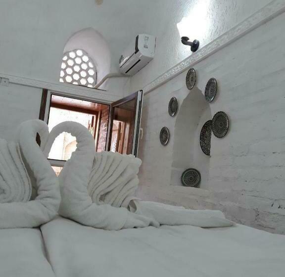 غرفة قياسية, Caravan Sarai