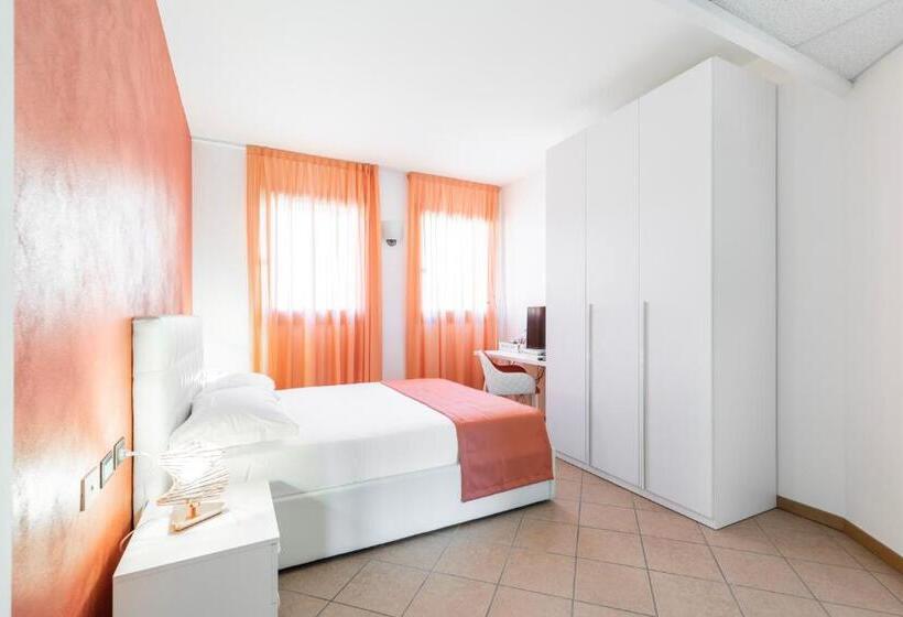 اتاق لوکس, Lake Como Golf