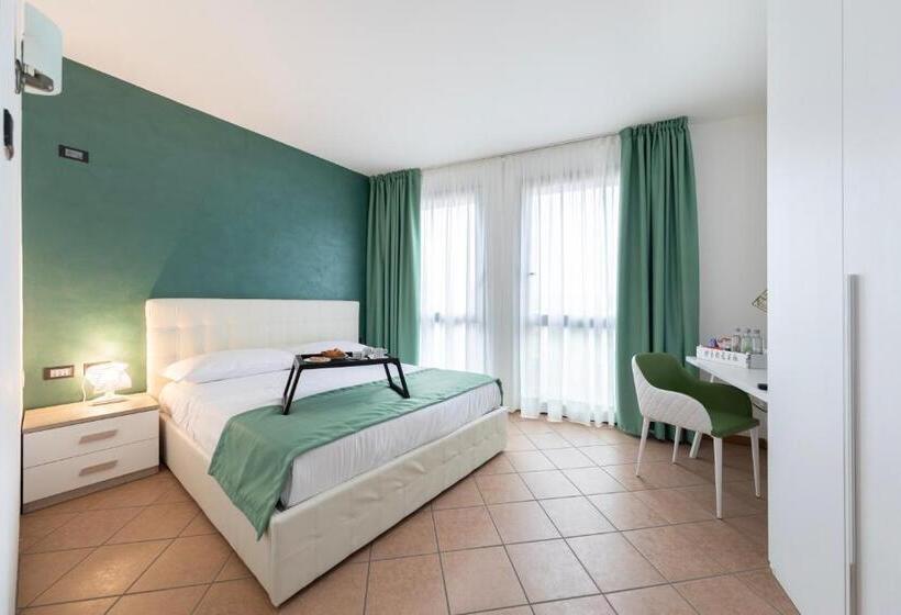 اتاق لوکس, Lake Como Golf